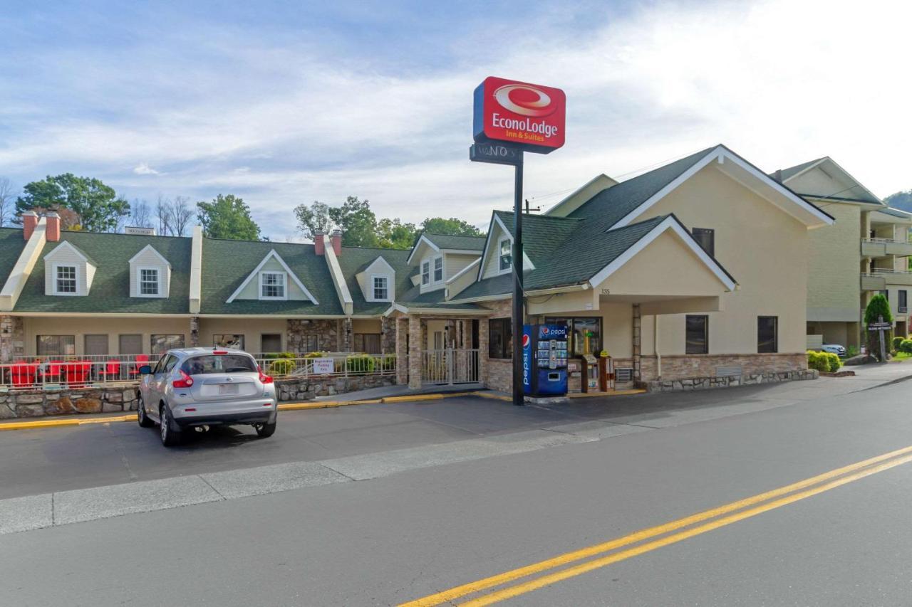 Econo Lodge Inn & Suites Gatlinburg At The Convention Center Exterior photo