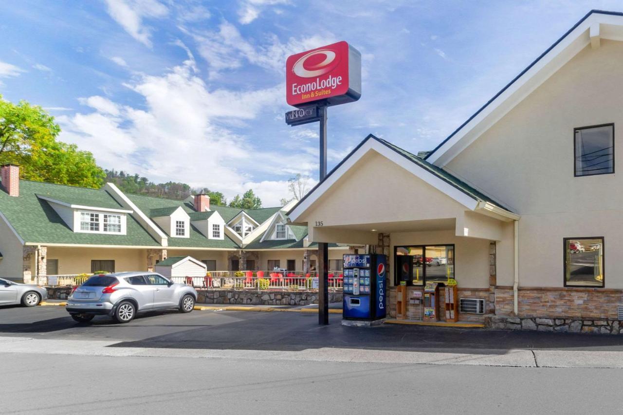 Econo Lodge Inn & Suites Gatlinburg At The Convention Center Exterior photo