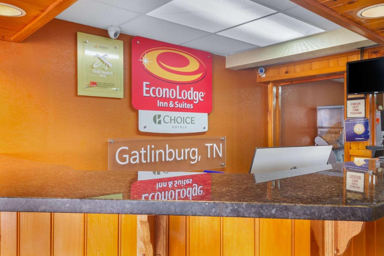 Econo Lodge Inn & Suites Gatlinburg At The Convention Center Exterior photo