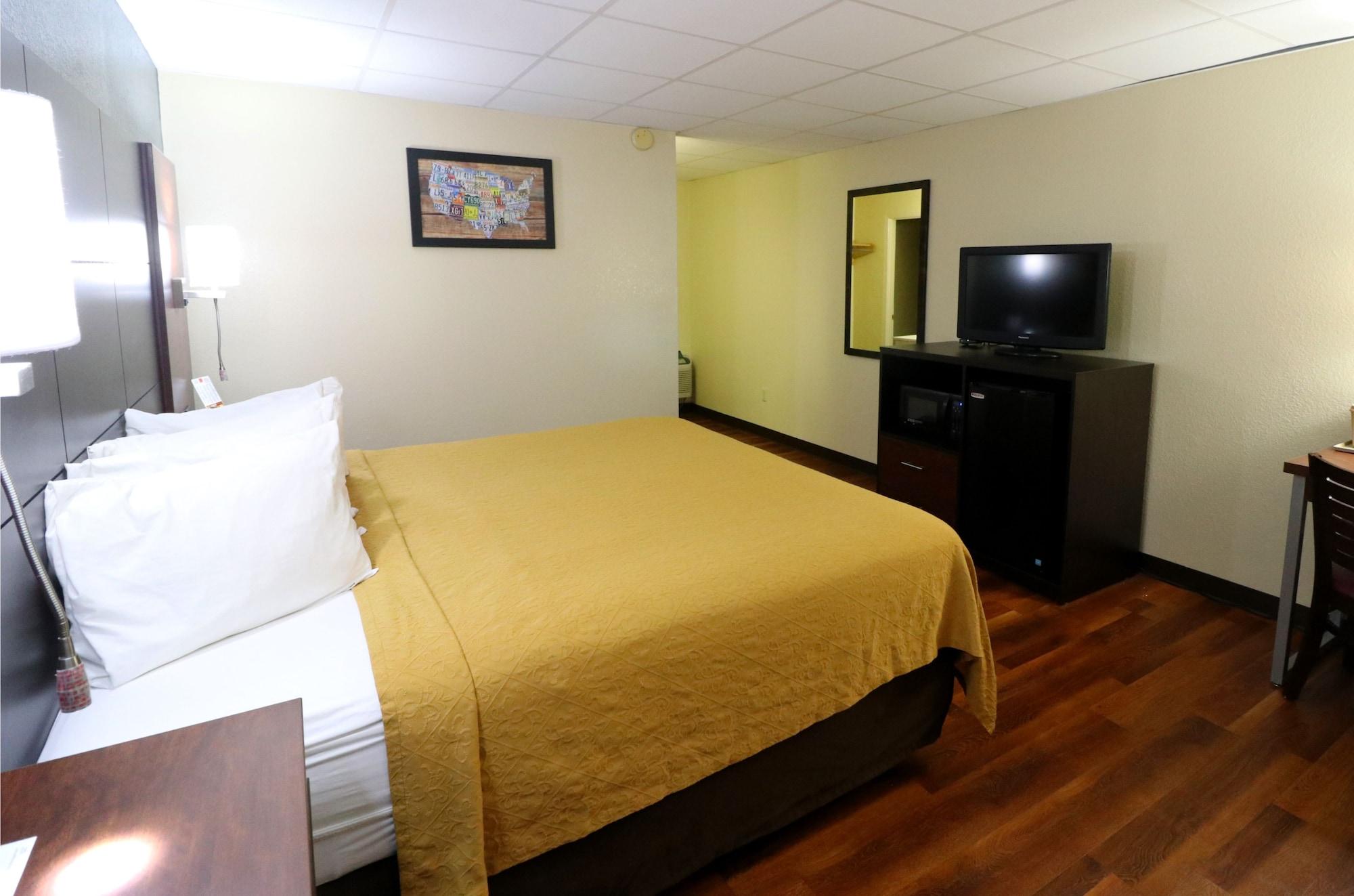 Econo Lodge Inn & Suites Gatlinburg At The Convention Center Exterior photo