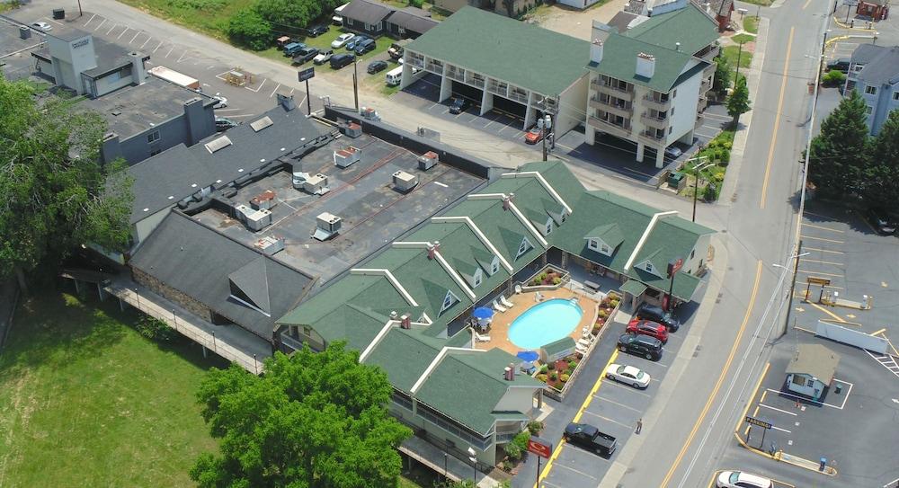 Econo Lodge Inn & Suites Gatlinburg At The Convention Center Exterior photo