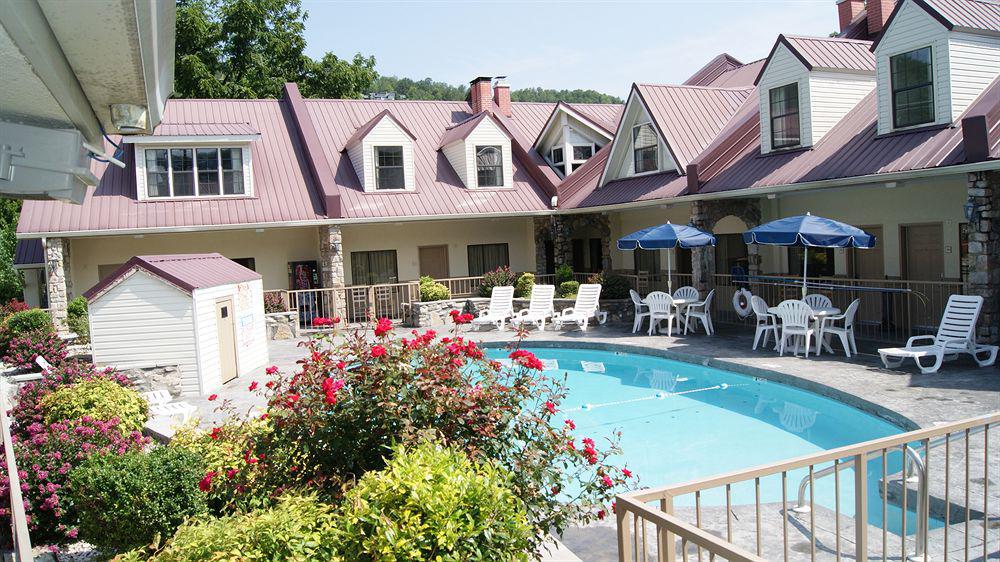 Econo Lodge Inn & Suites Gatlinburg At The Convention Center Exterior photo