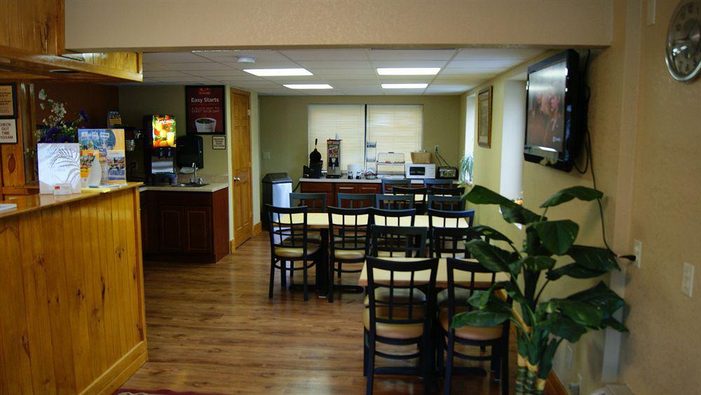 Econo Lodge Inn & Suites Gatlinburg At The Convention Center Exterior photo